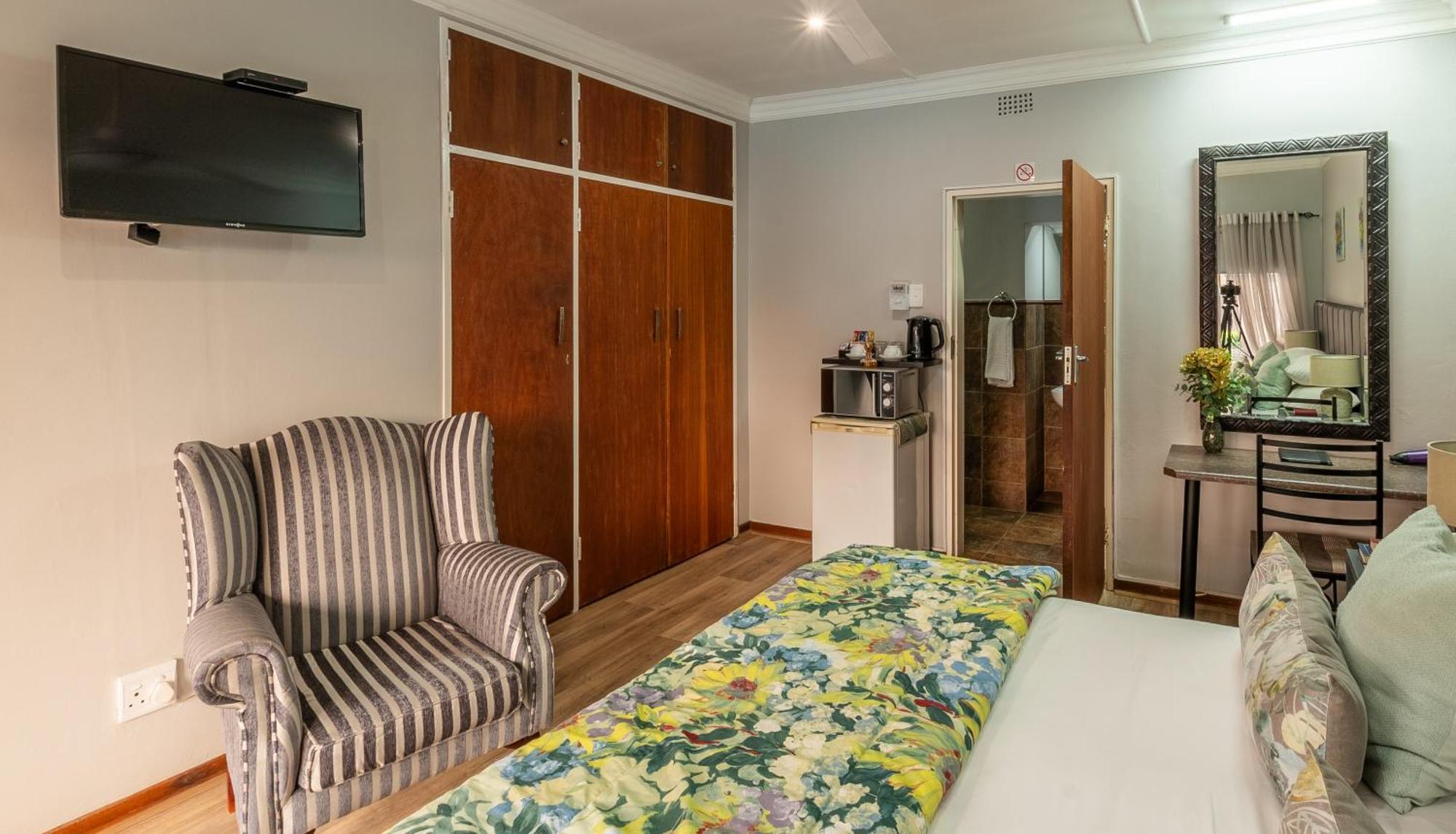 Diamond Rose Guest House Миделбург Стая снимка