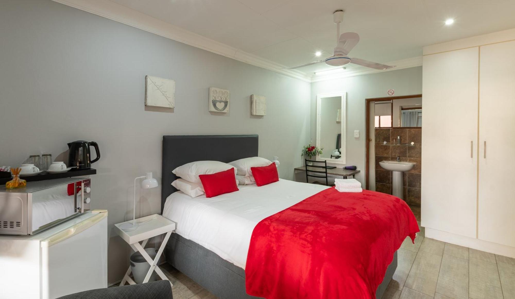 Diamond Rose Guest House Миделбург Стая снимка