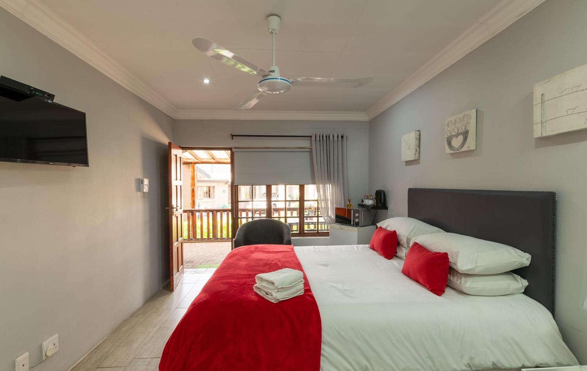 Diamond Rose Guest House Миделбург Стая снимка